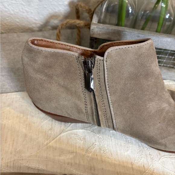 Sam Edelman Womens Petty Chelsea Putty Suede Ankle Bootie US Size 9 Inside Zip - Picture 15 of 15